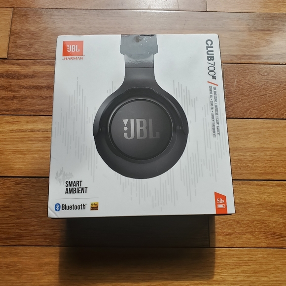 NEW JBL Club 700BT Wireless On-ear Headphones - Picture 6 of 11